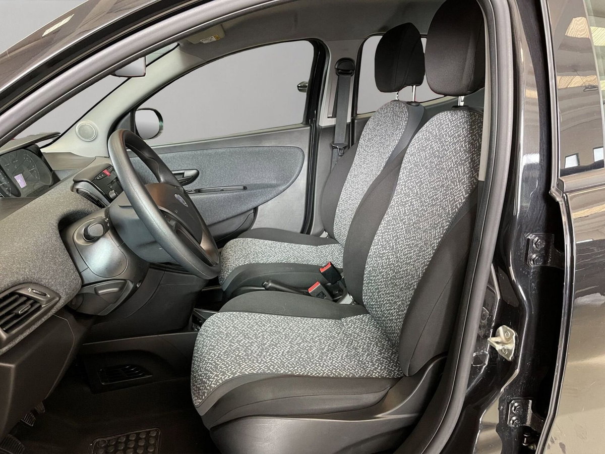 Lancia Ypsilon 1.0 FireFly 5 porte S&S Hybrid Silver Plus (15)