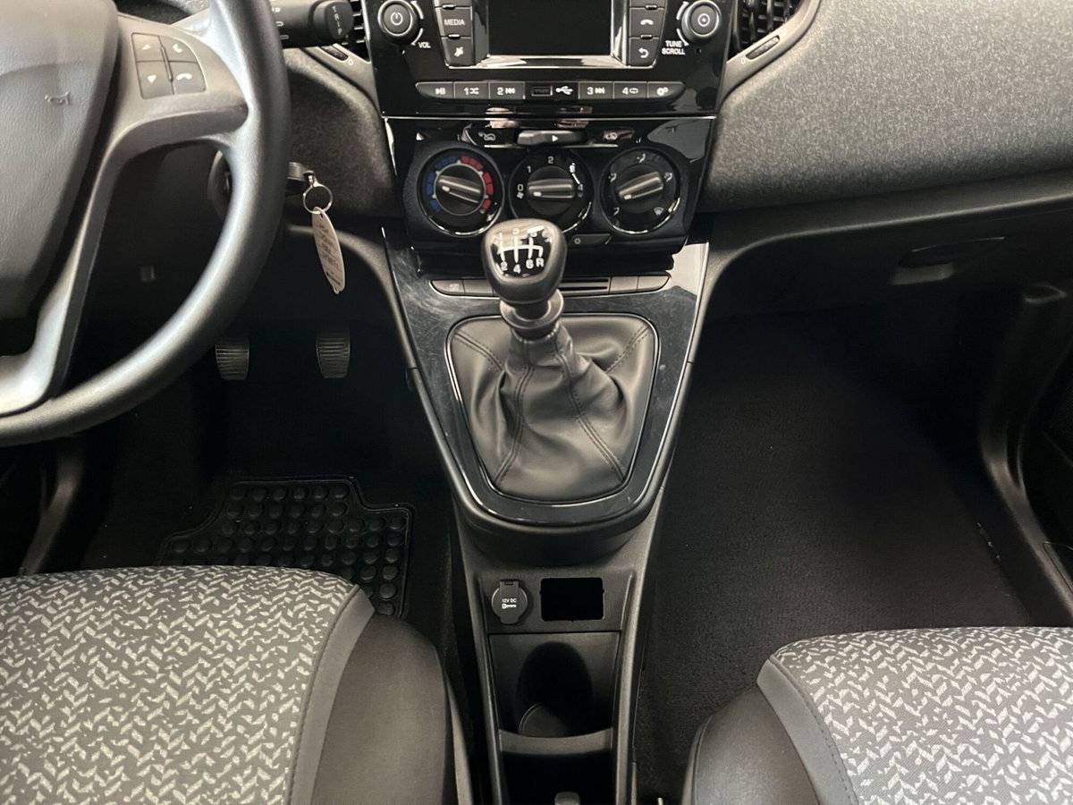 Lancia Ypsilon 1.0 FireFly 5 porte S&S Hybrid Silver Plus (19)