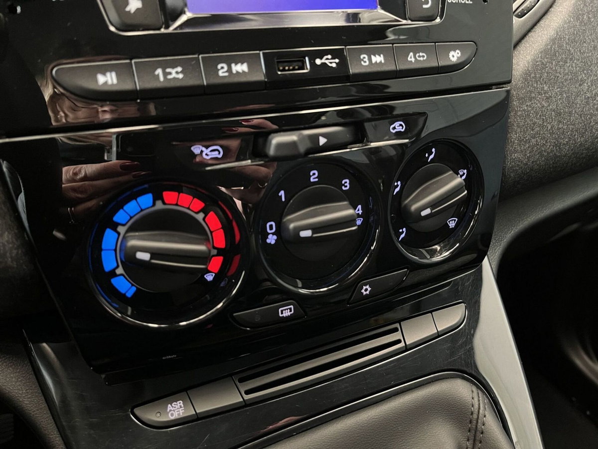 Lancia Ypsilon 1.0 FireFly 5 porte S&S Hybrid Silver Plus (20)