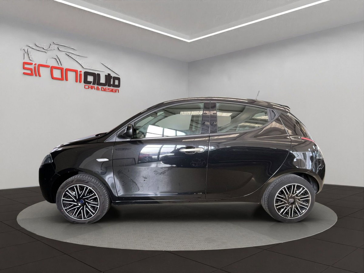 Lancia Ypsilon 1.0 FireFly 5 porte S&S Hybrid Silver Plus (3)