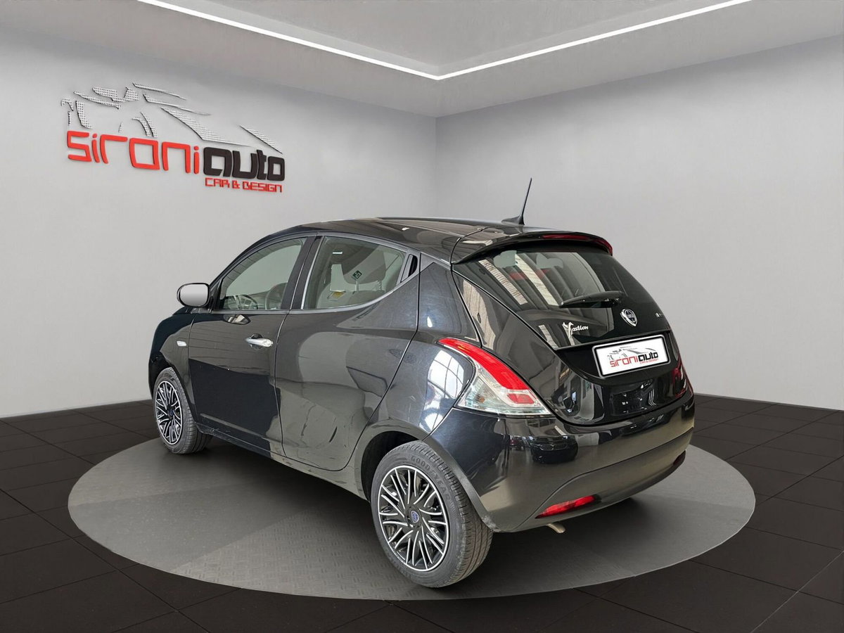 Lancia Ypsilon 1.0 FireFly 5 porte S&S Hybrid Silver Plus (5)