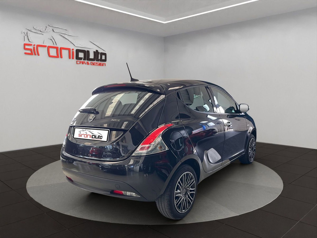 Lancia Ypsilon 1.0 FireFly 5 porte S&S Hybrid Silver Plus (9)