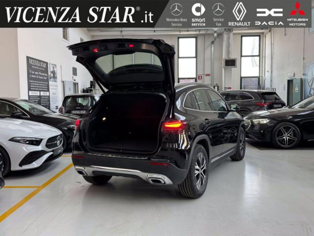 Mercedes-Benz GLA SUV 180 d Progressive Advanced auto (13)