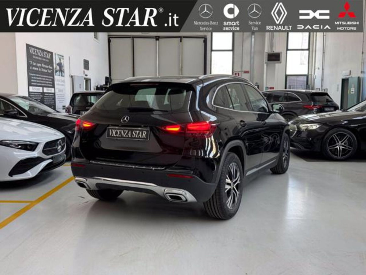 Mercedes-Benz GLA SUV 180 d Progressive Advanced auto (3)
