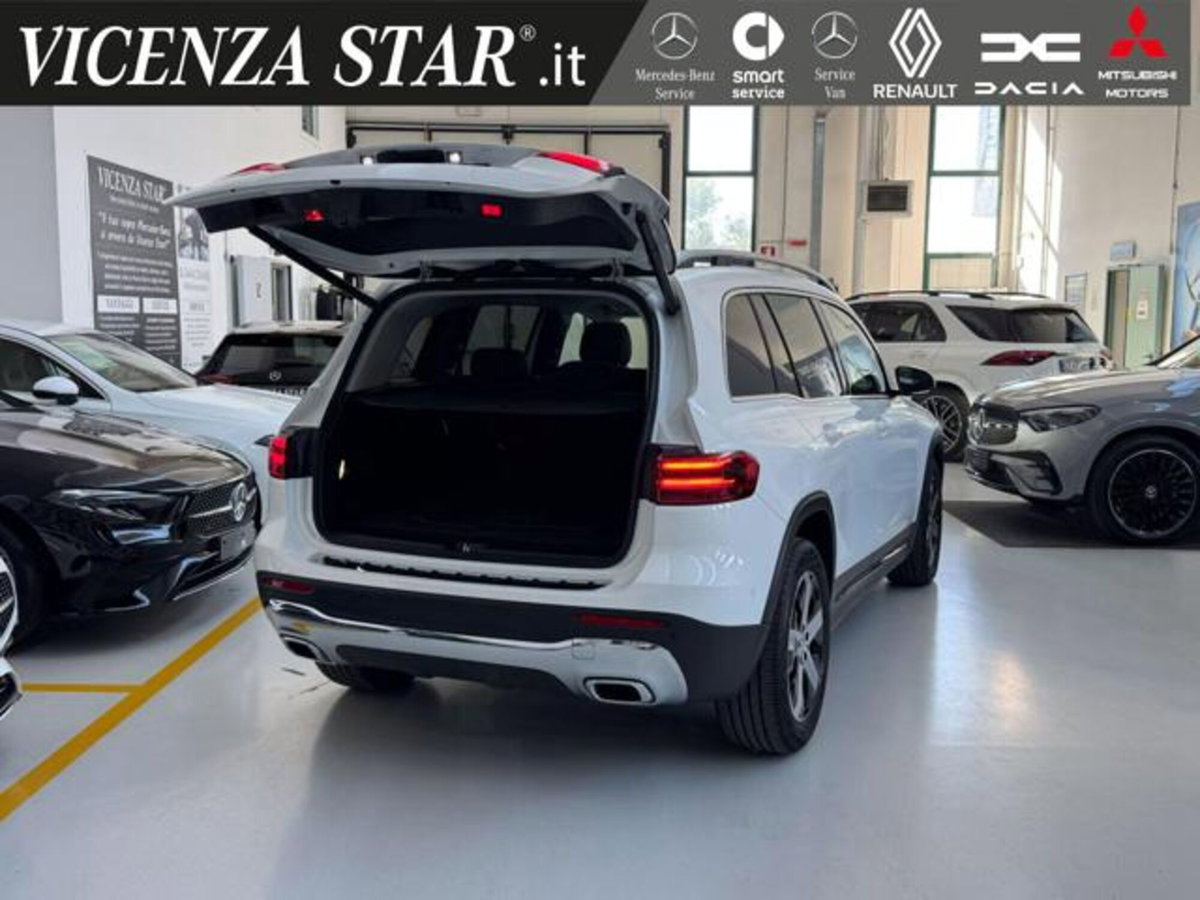 Mercedes-Benz GLB 180 d Automatic Sport (15)