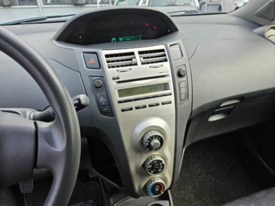 Toyota Yaris 1.0 5 porte (10)