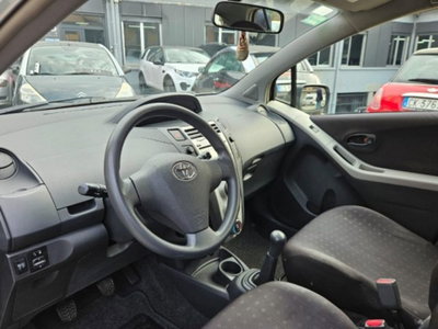 Toyota Yaris 1.0 5 porte (4)