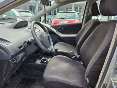 Toyota Yaris 1.0 5 porte (5)