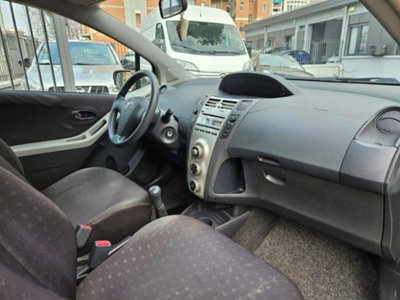 Toyota Yaris 1.0 5 porte (7)