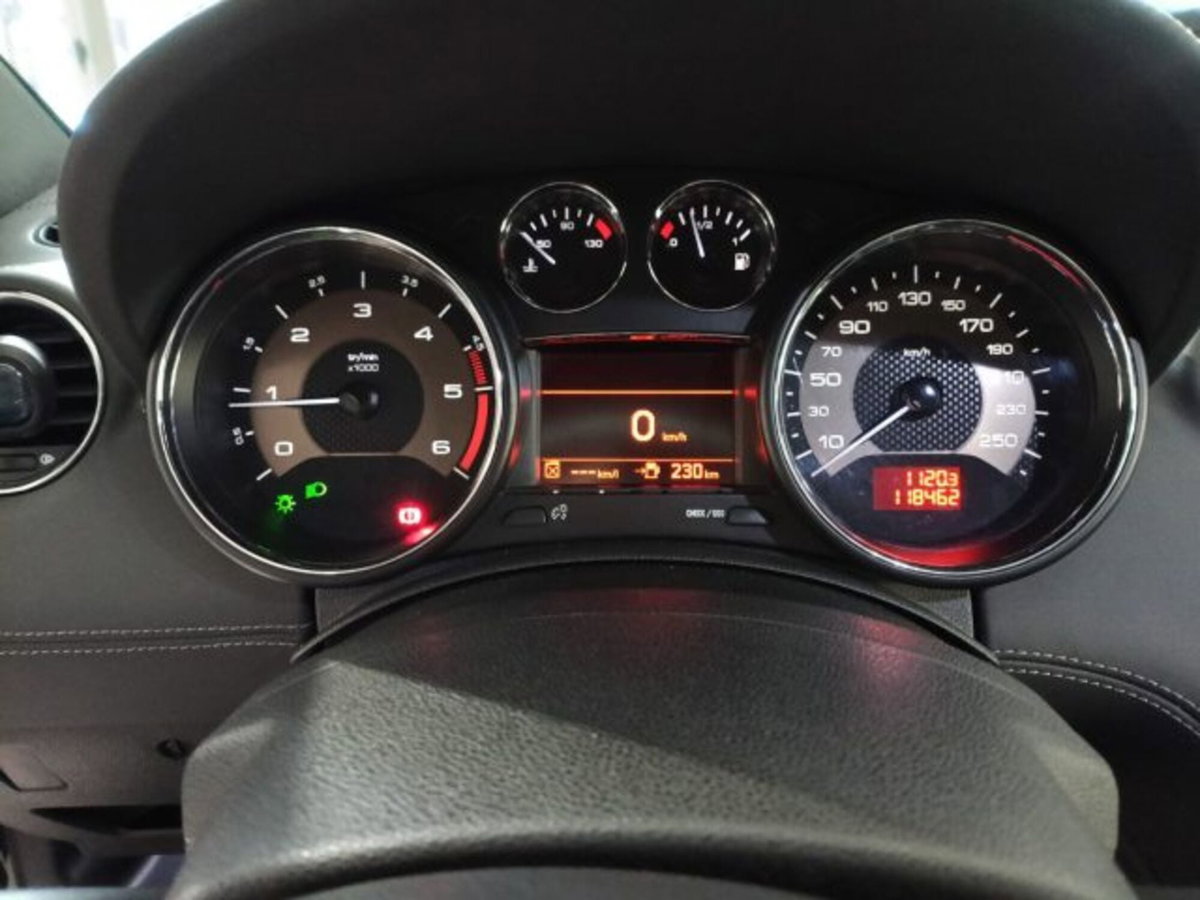 Peugeot RCZ 2.0 HDi 163CV (11)