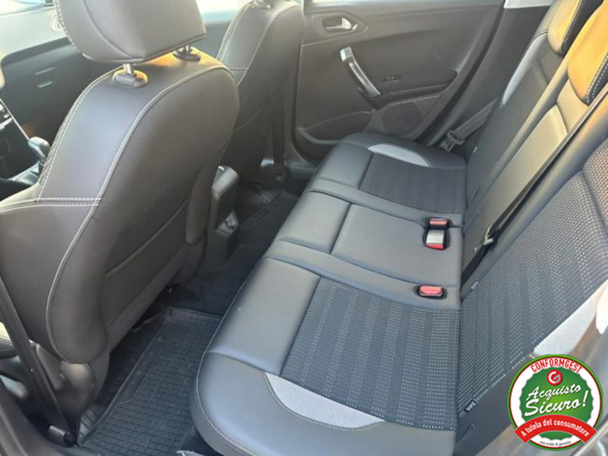 Peugeot 2008 Turbo 110 S&S Black Matt (10)