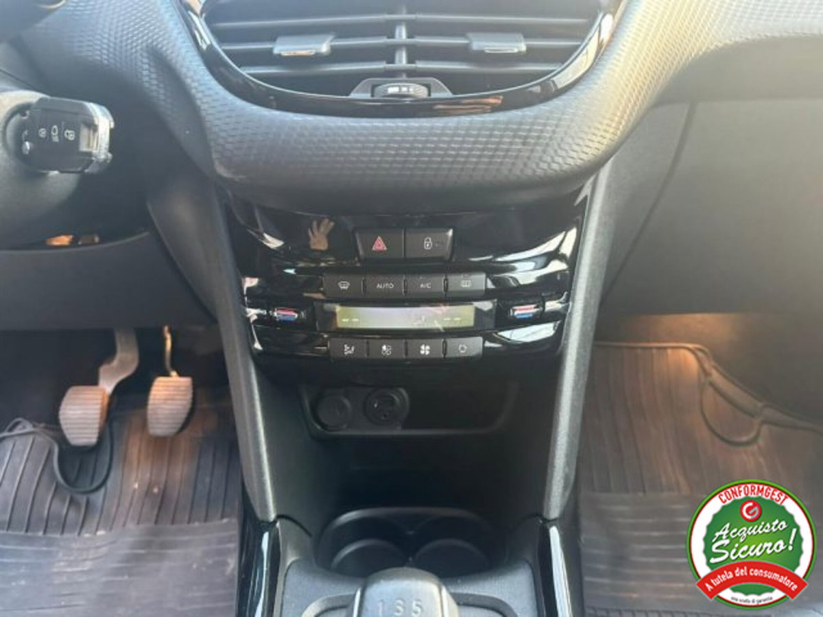 Peugeot 2008 Turbo 110 S&S Black Matt (12)