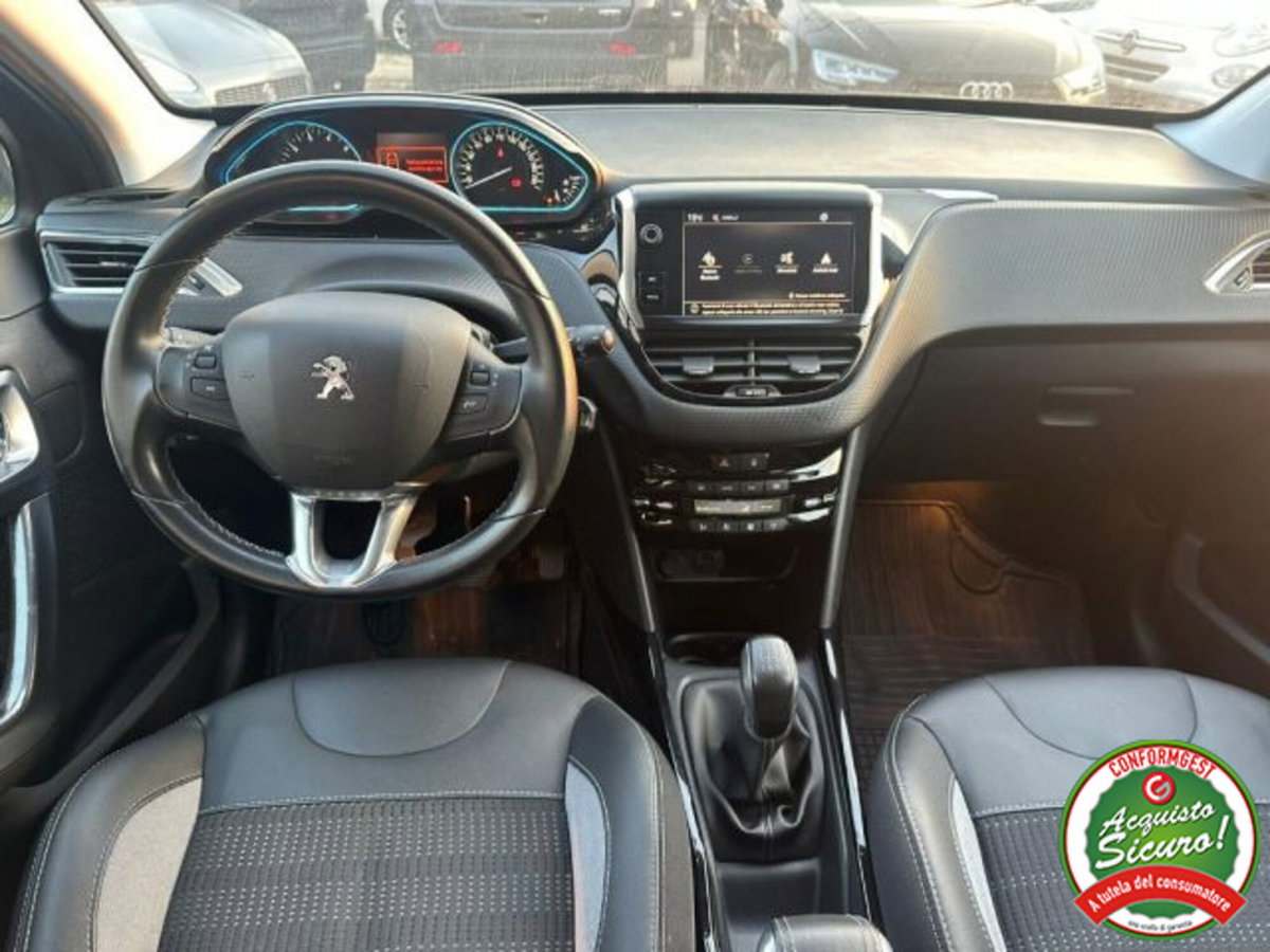 Peugeot 2008 Turbo 110 S&S Black Matt (15)