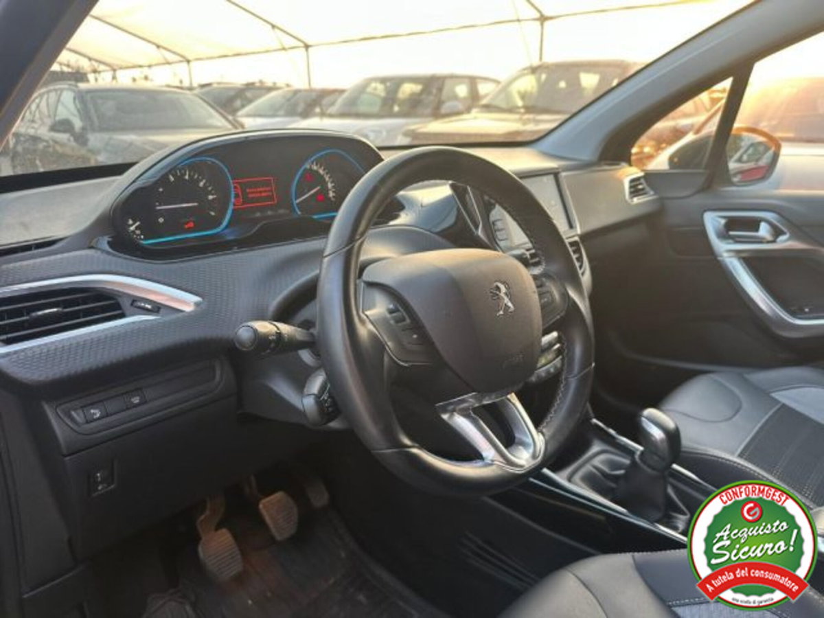 Peugeot 2008 Turbo 110 S&S Black Matt (5)