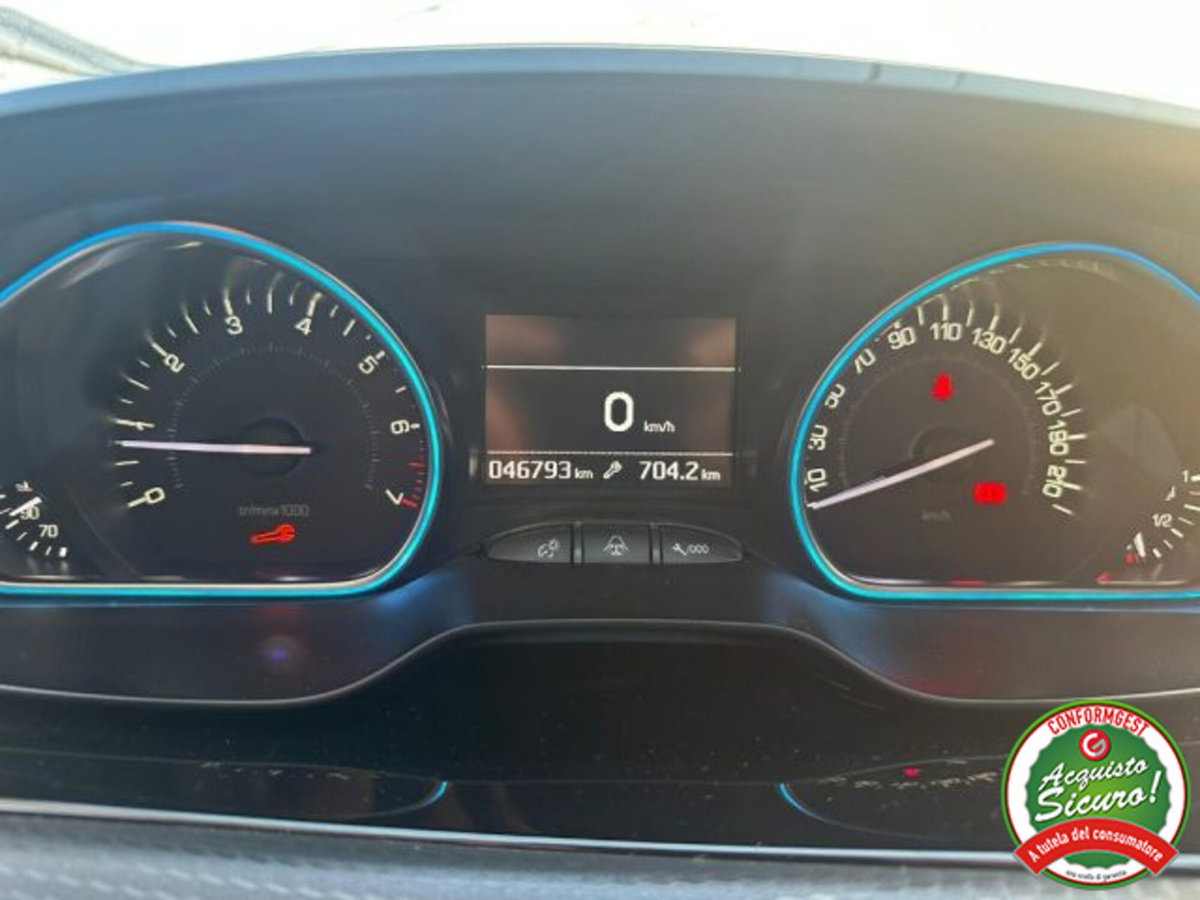 Peugeot 2008 Turbo 110 S&S Black Matt (7)