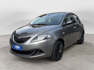 Lancia Ypsilon 1.0 FireFly 5 porte S&S Hybrid Ecochic Silver usata