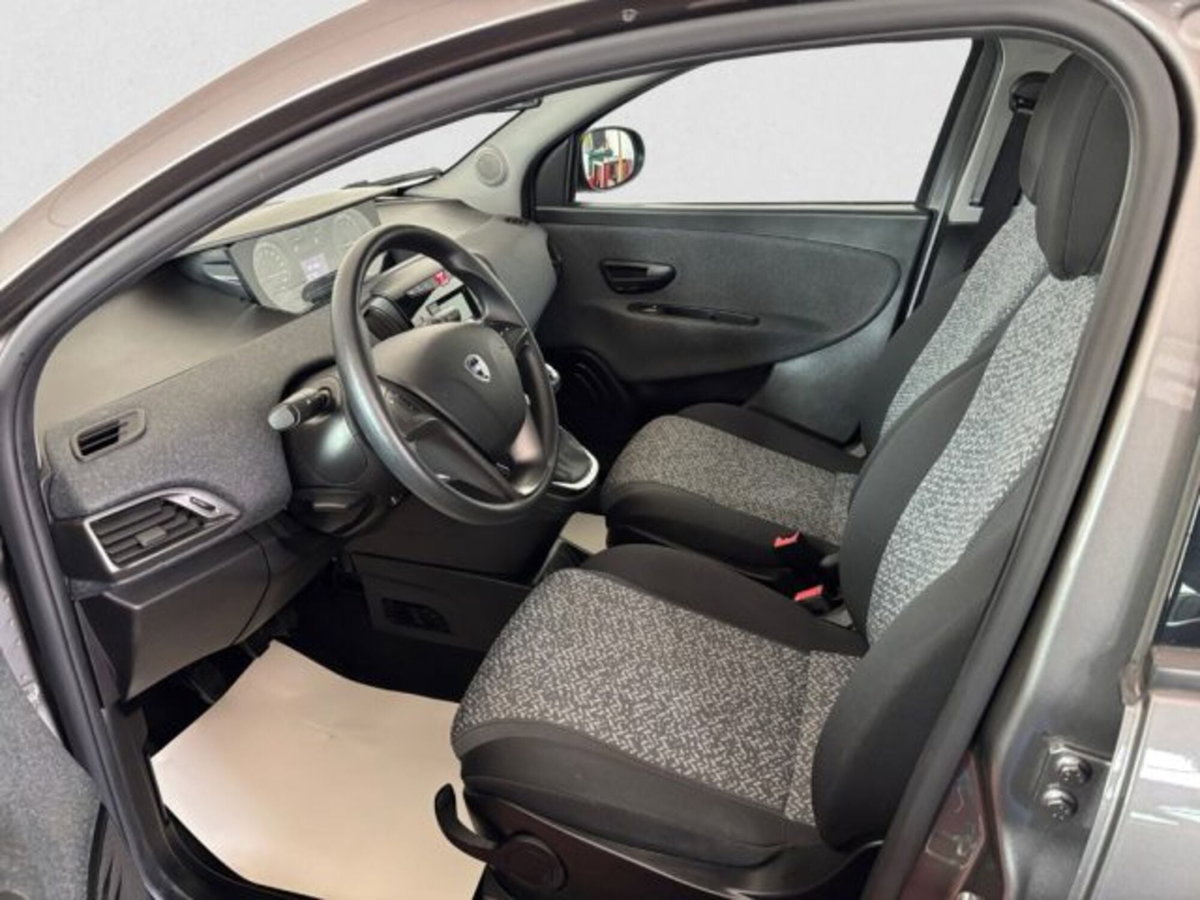 Lancia Ypsilon 1.0 FireFly 5 porte S&S Hybrid Ecochic Silver (10)