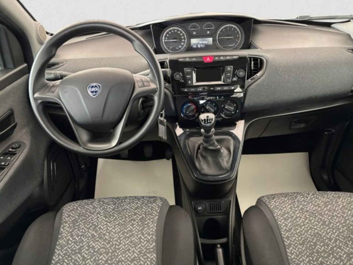Lancia Ypsilon 1.0 FireFly 5 porte S&S Hybrid Ecochic Silver (11)