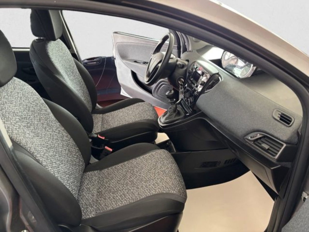 Lancia Ypsilon 1.0 FireFly 5 porte S&S Hybrid Ecochic Silver (15)