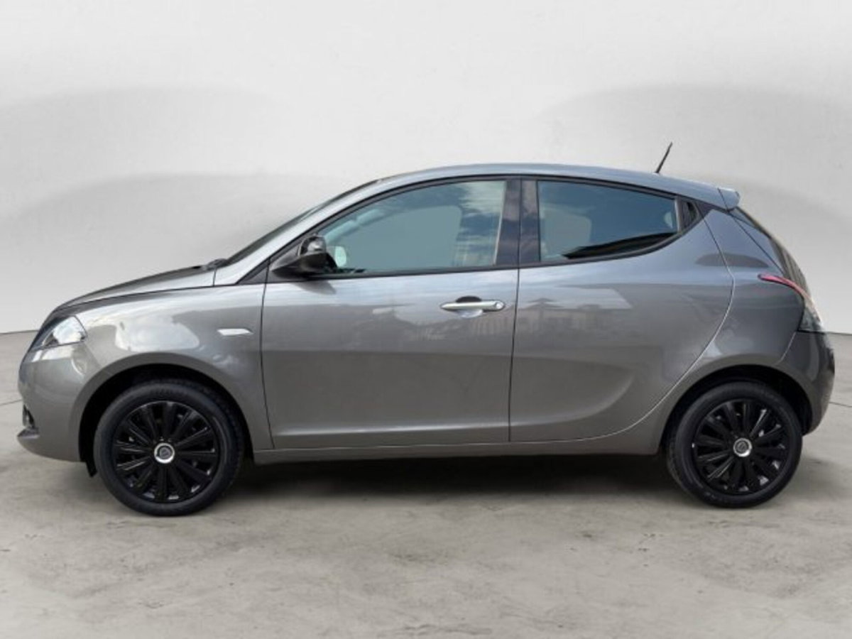 Lancia Ypsilon 1.0 FireFly 5 porte S&S Hybrid Ecochic Silver (2)