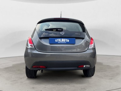 Lancia Ypsilon 1.0 FireFly 5 porte S&S Hybrid Ecochic Silver (4)