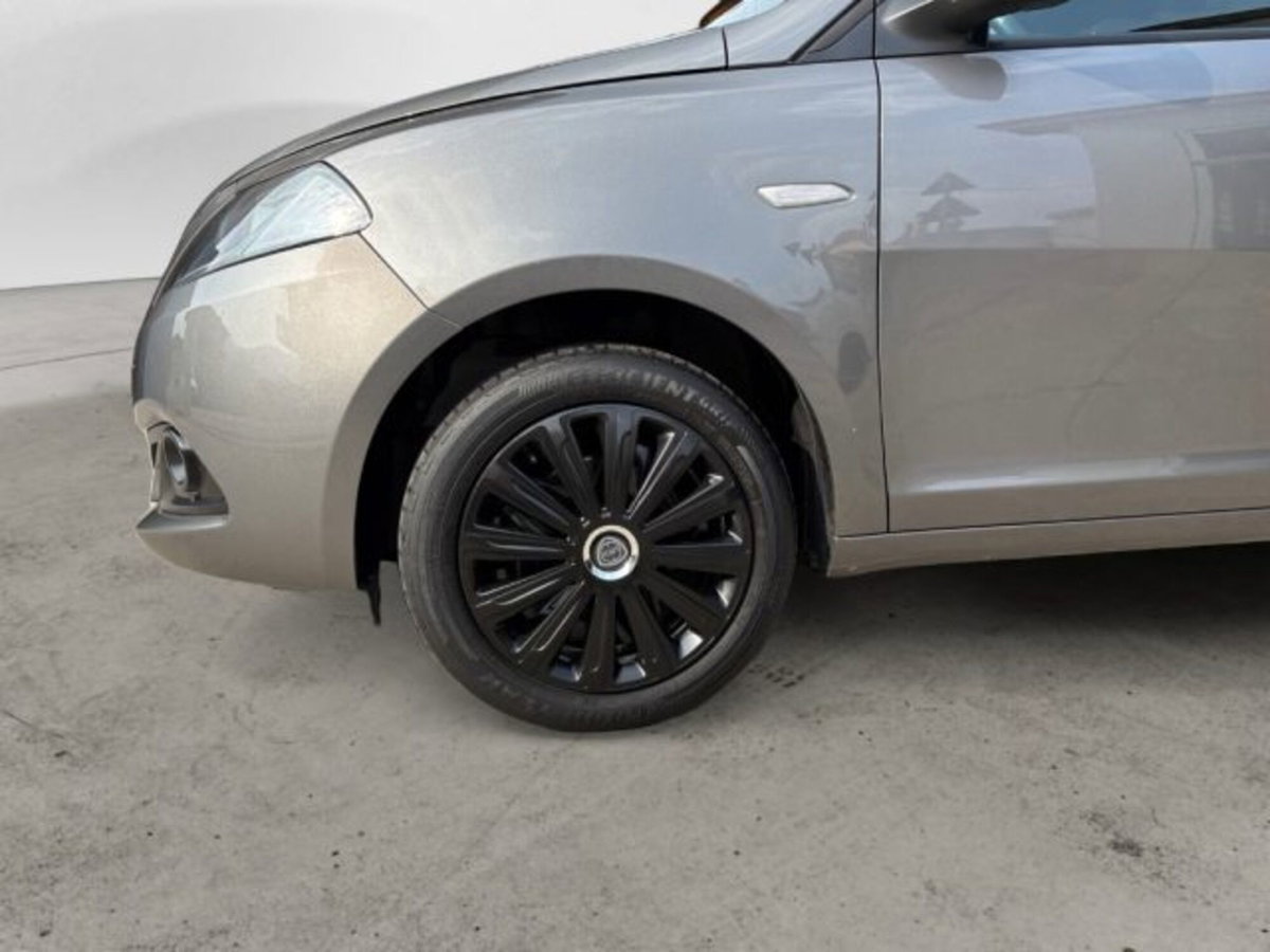 Lancia Ypsilon 1.0 FireFly 5 porte S&S Hybrid Ecochic Silver (8)
