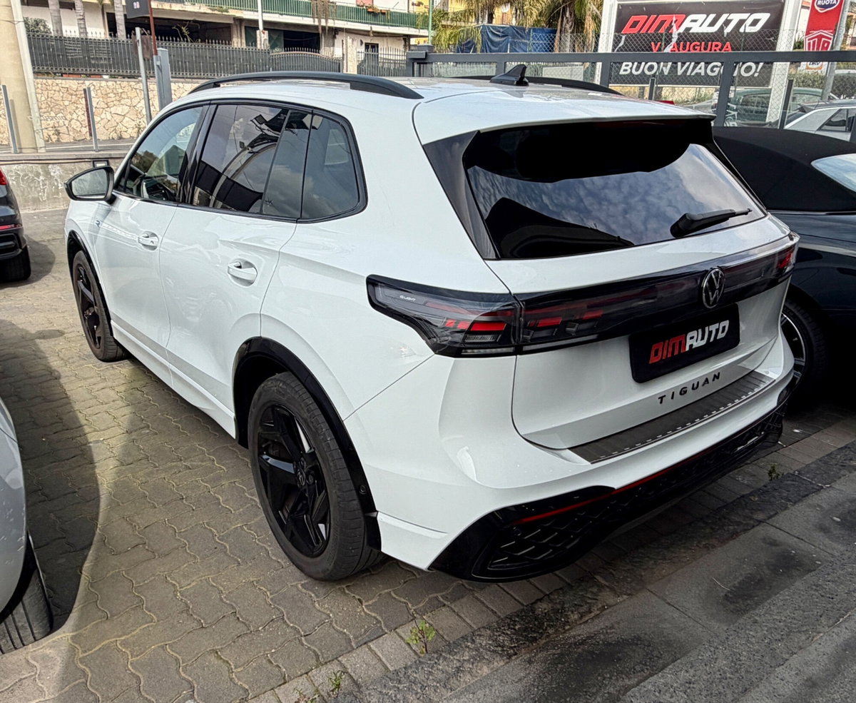 Volkswagen Tiguan Allspace 2.0 tdi R-Line 150cv dsg (3)