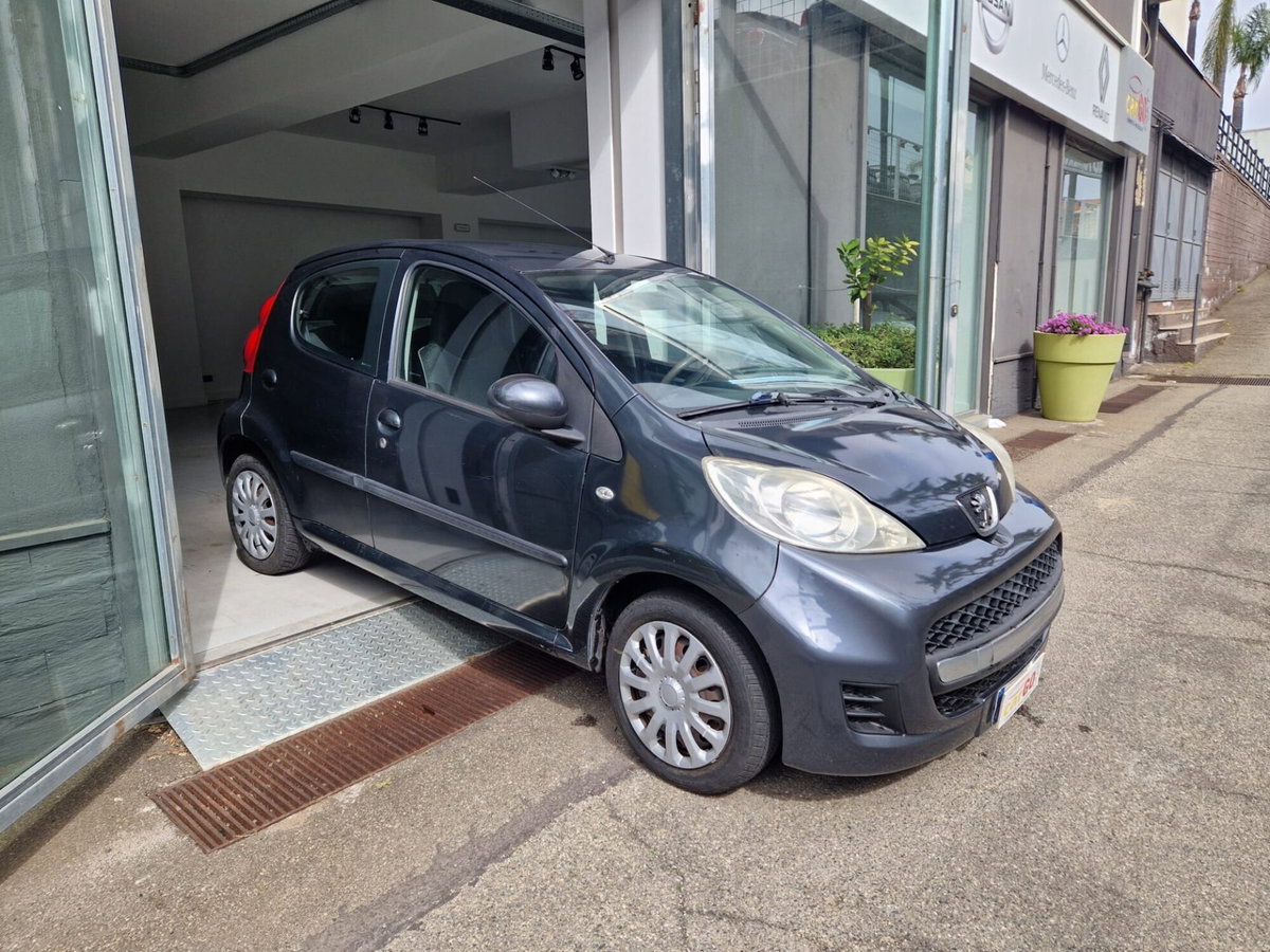 Peugeot 107 68CV 5p. Desir (2)