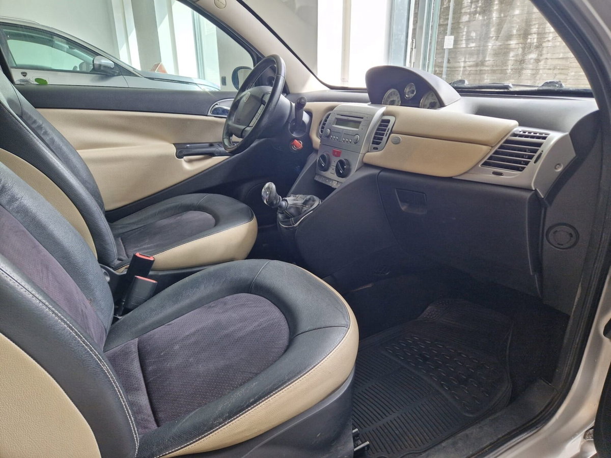 Lancia Ypsilon 1.4 Elle Ecochic GPL (10)