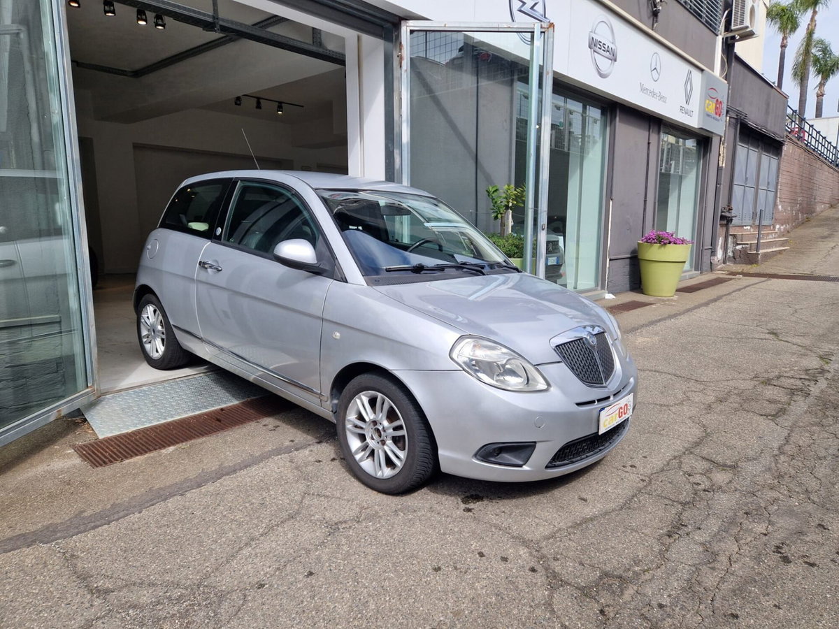 Lancia Ypsilon 1.4 Elle Ecochic GPL (2)