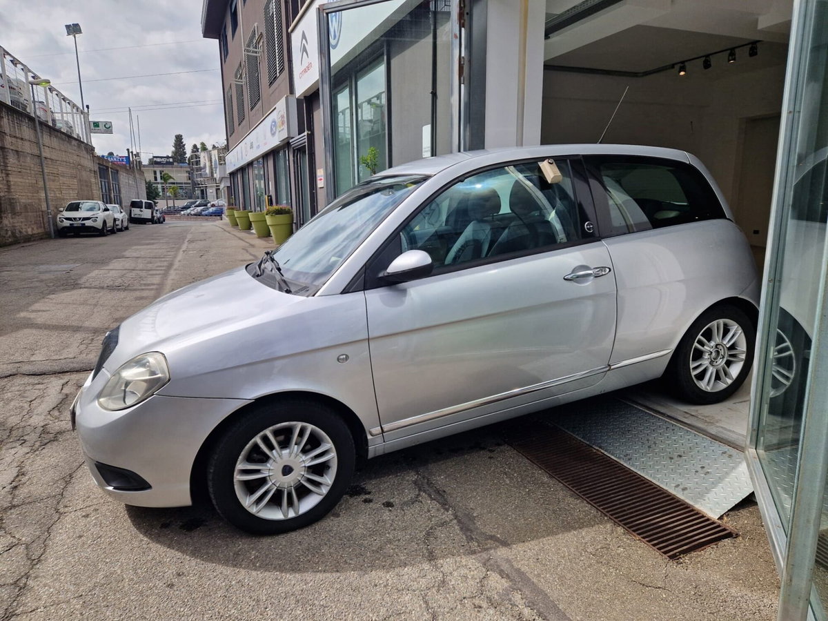 Lancia Ypsilon 1.4 Elle Ecochic GPL (4)