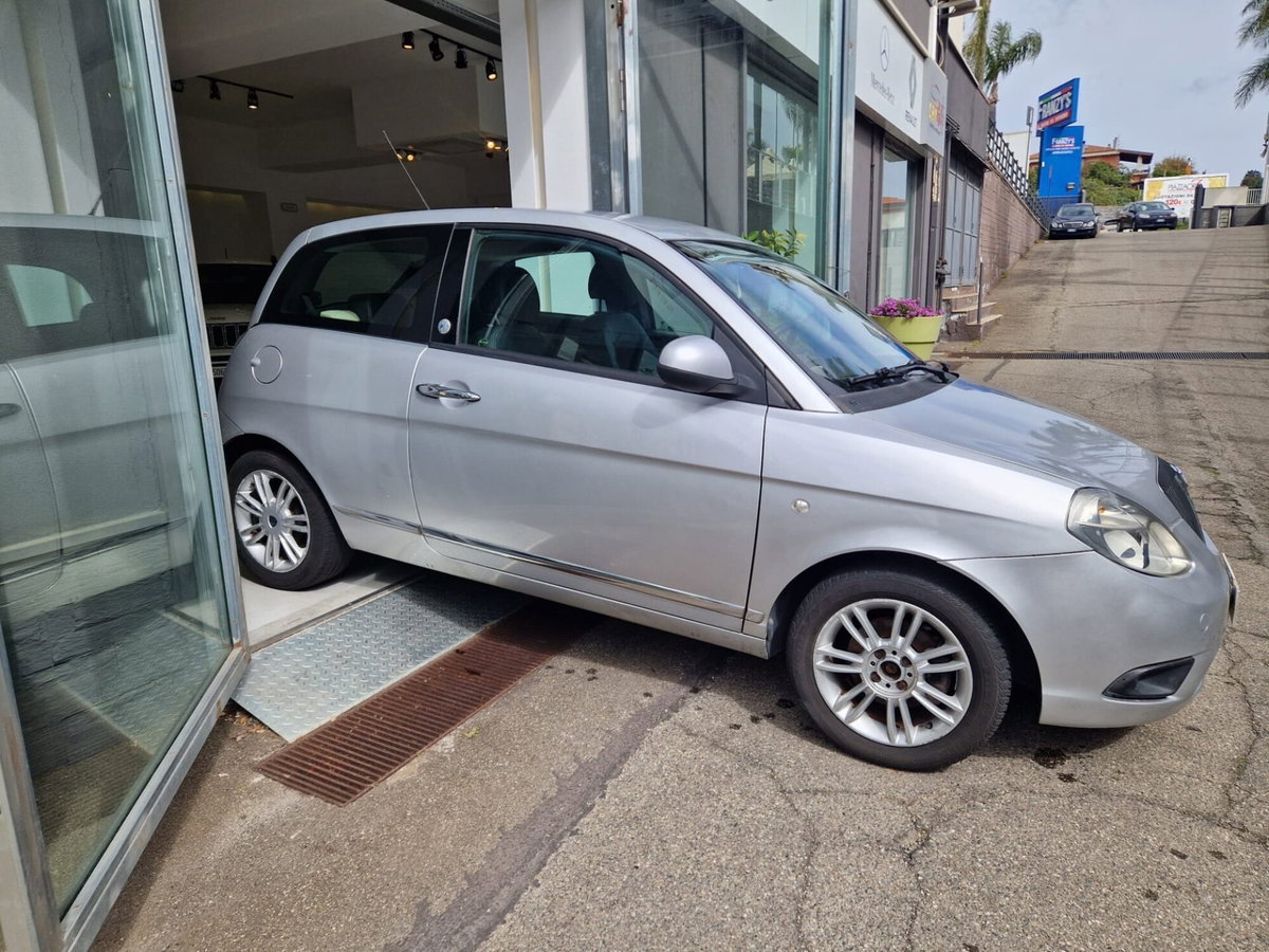Lancia Ypsilon 1.4 Elle Ecochic GPL (5)