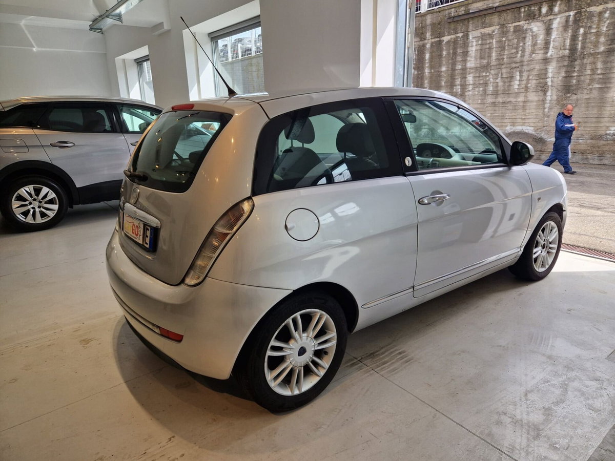 Lancia Ypsilon 1.4 Elle Ecochic GPL (8)