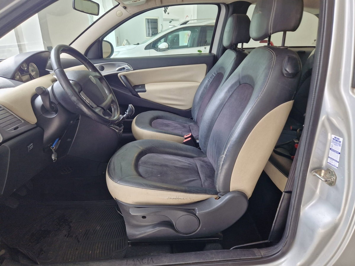 Lancia Ypsilon 1.4 Elle Ecochic GPL (9)