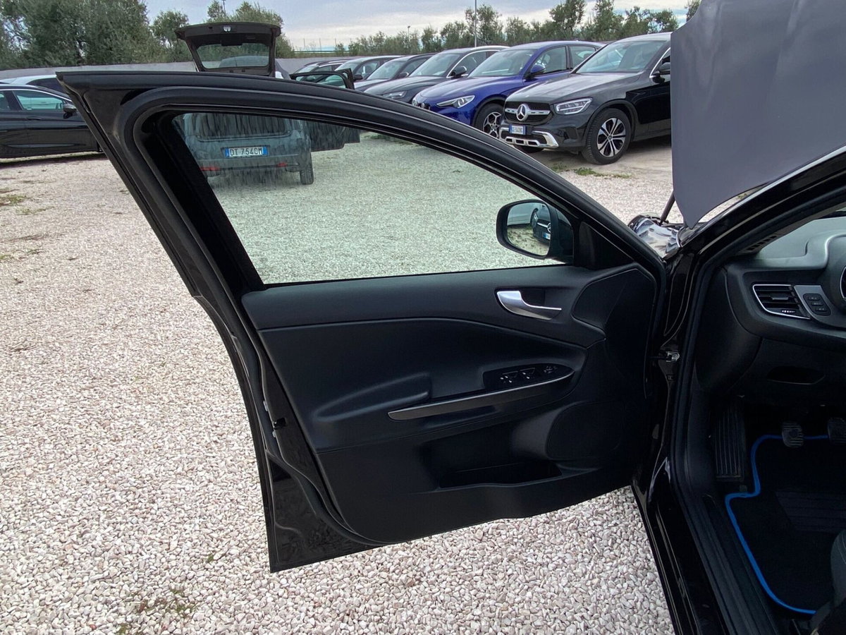 Alfa Romeo Giulietta 1.6 JTDm-2 Exclusive (11)