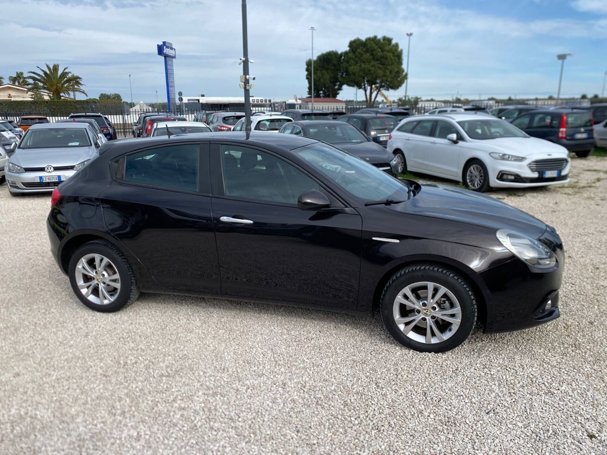 Alfa Romeo Giulietta 1.6 JTDm-2 Exclusive (2)