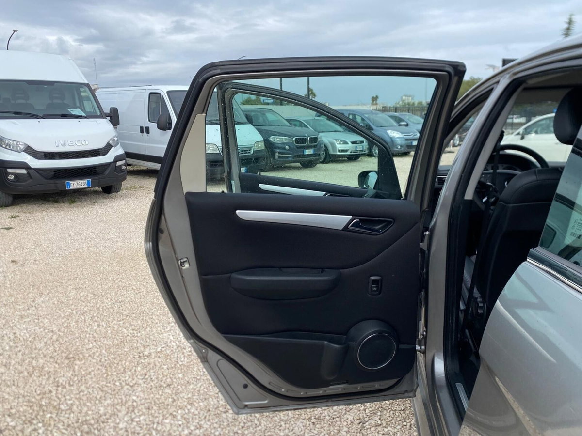 Mercedes-Benz Classe B 180 CDI Sport (12)