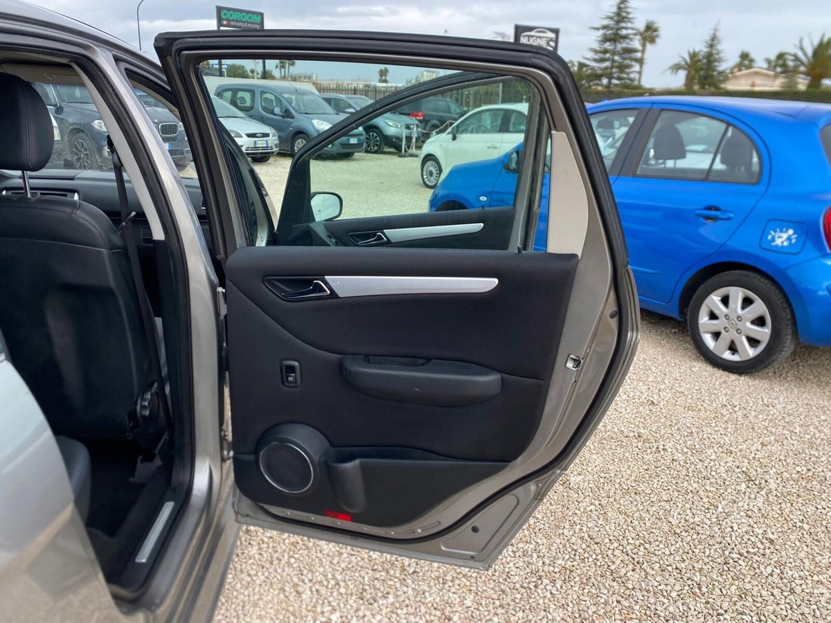 Mercedes-Benz Classe B 180 CDI Sport (15)