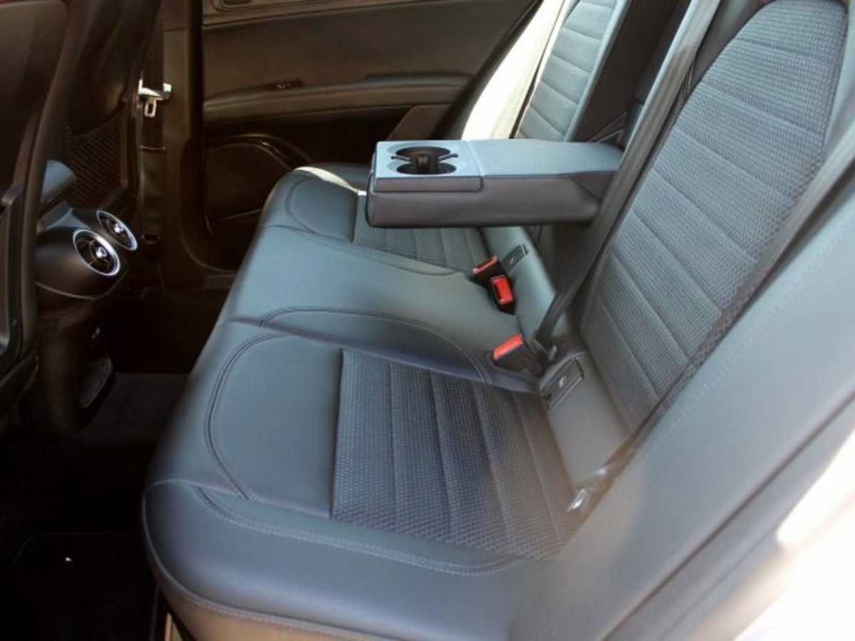 Alfa Romeo Stelvio Stelvio 2.2 Turbodiesel 160 CV AT8 RWD Sprint (9)