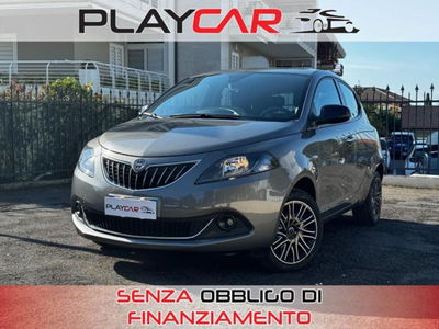 Lancia Ypsilon 1.0 FireFly 5 porte S&S Hybrid Ecochic Silver usata
