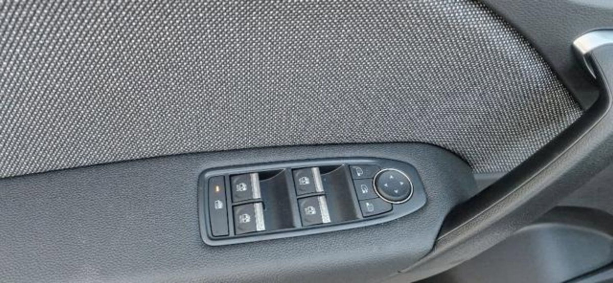 Renault Captur 1.0 eco-g Techno 100cv (12)