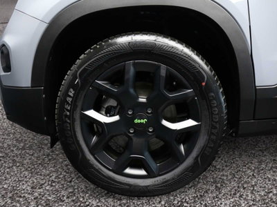 Jeep Avenger 1.2 turbo e-hybrid mhev Upland 4xe 145cv edct6 (7)