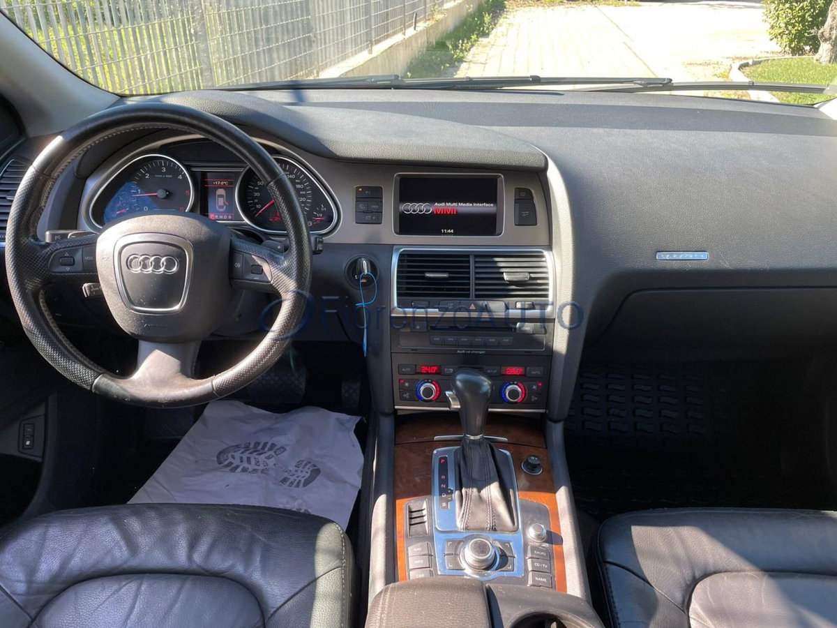 Audi Q7 3.0 V6 TDI 233CV quattro tiptronic (11)