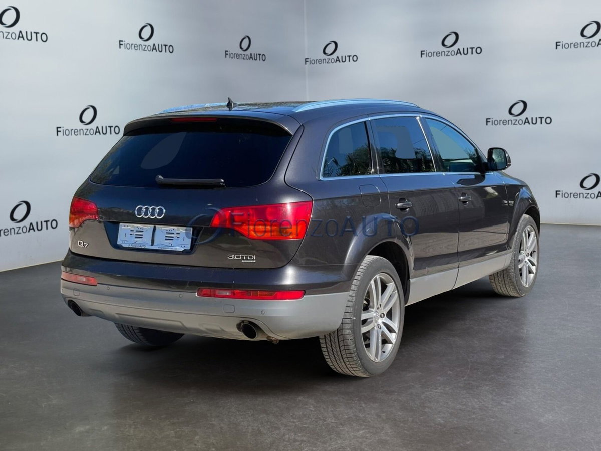Audi Q7 3.0 V6 TDI 233CV quattro tiptronic (2)