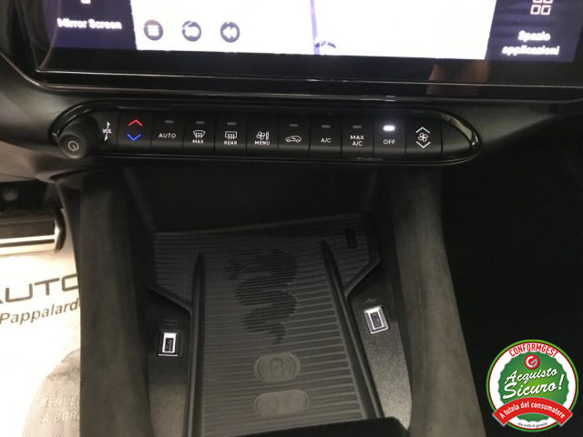 Alfa Romeo Junior 1.2 ibrida Q4 Intensa 145cv edct6 (11)