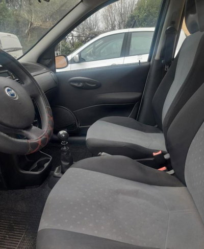 Fiat Punto 1.2 5 porte Active Natural Power (9)