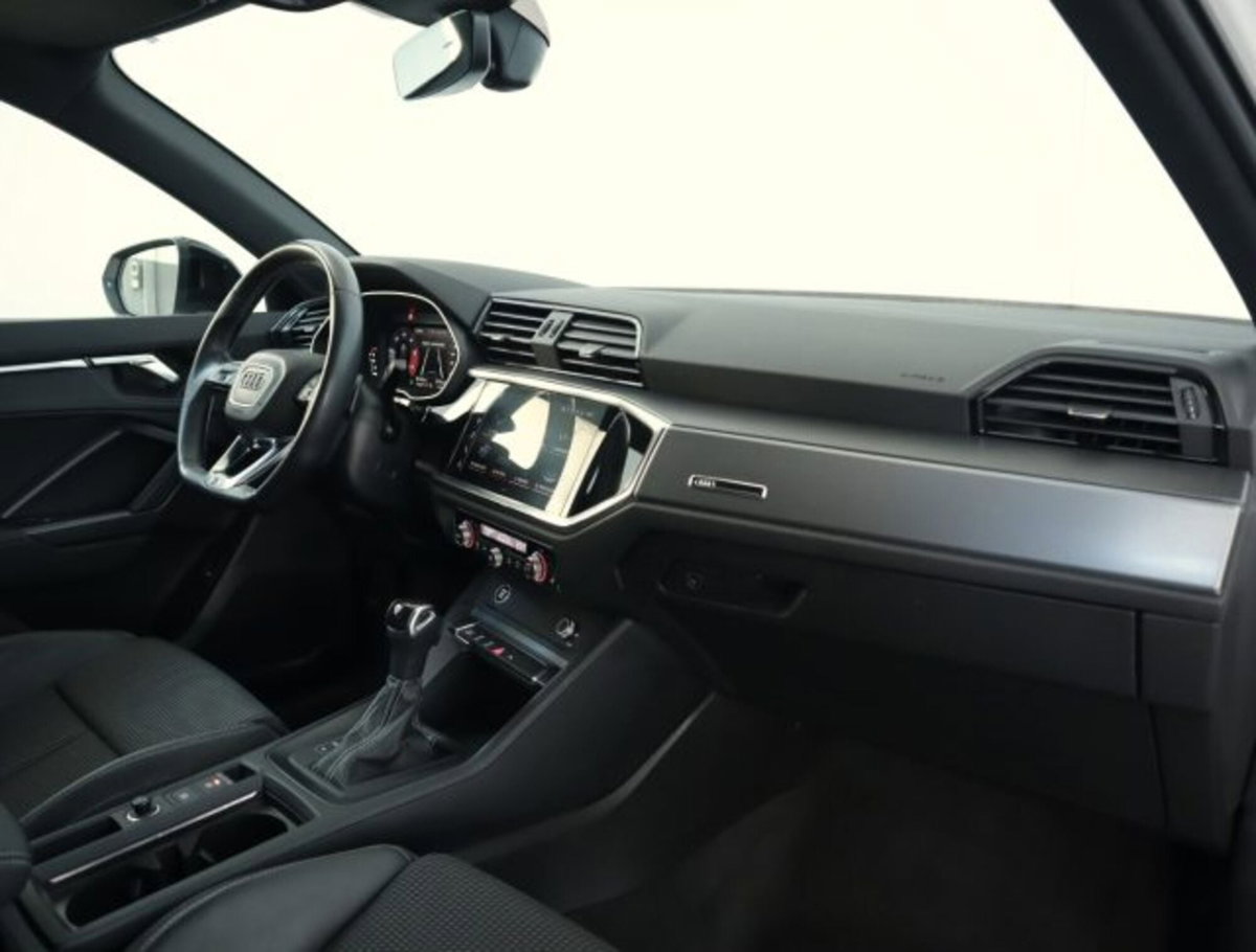 Audi Q3 35 TDI quattro S tronic S line edition (12)