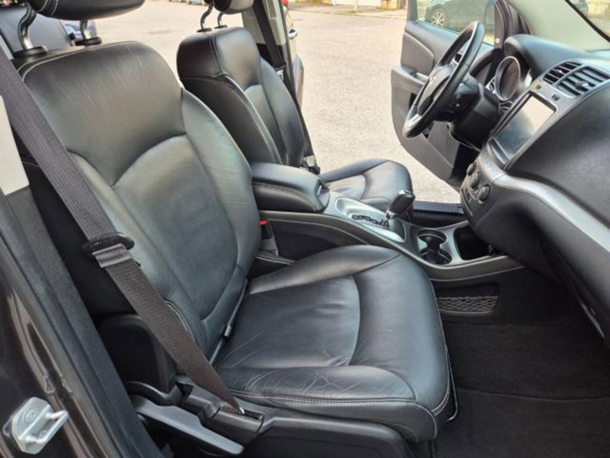 Fiat Freemont 2.0 Mjt 170 CV 4x4 Automatica Lounge (17)