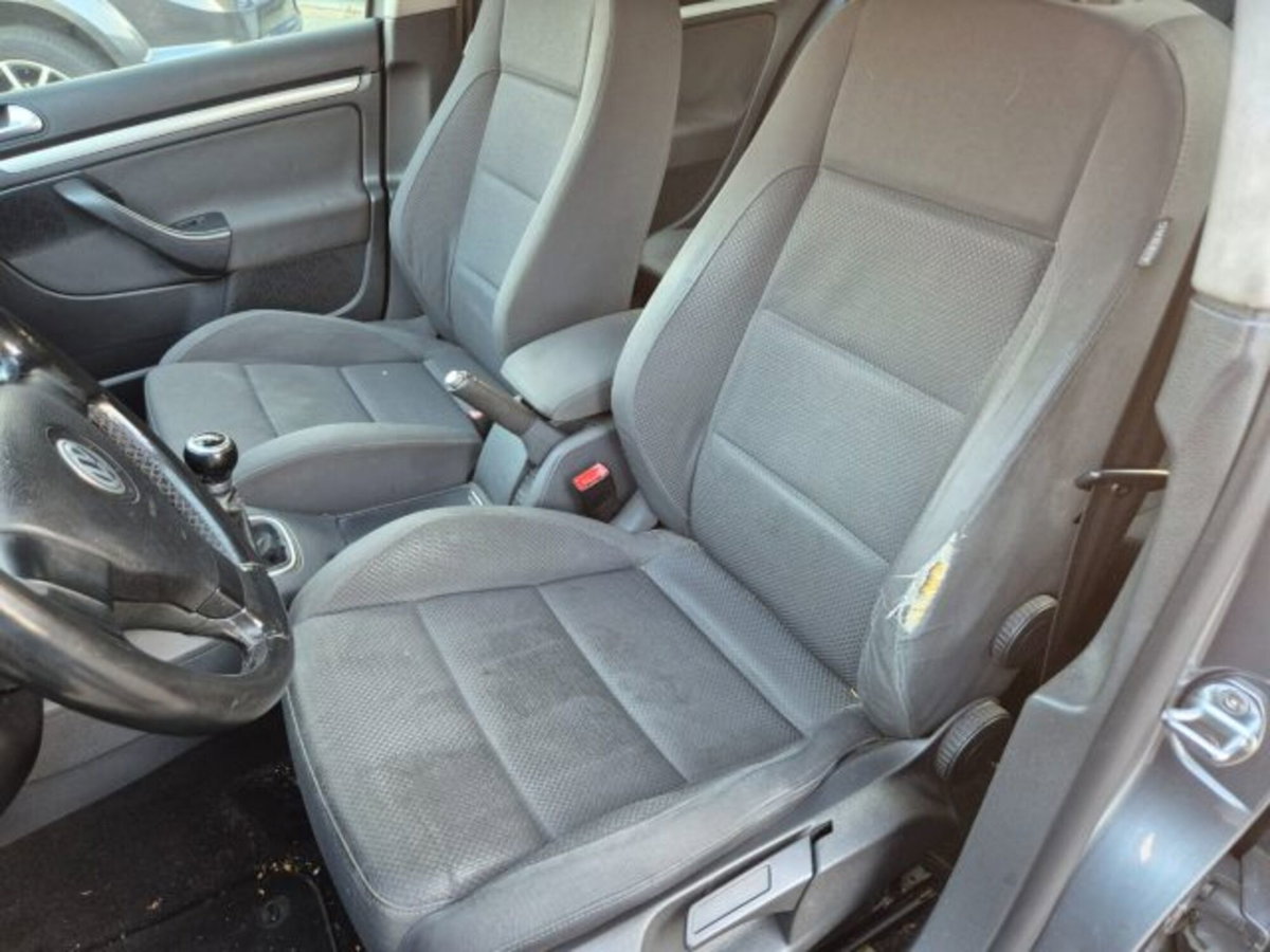 Volkswagen Golf 2.0 16V TDI 4mot. 5p. Sportline (9)