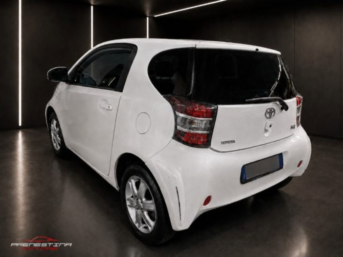 Toyota iQ 1.0 Multidrive (2)